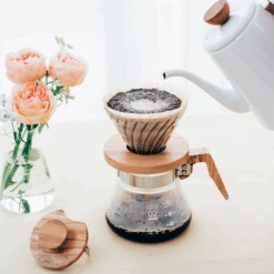 Coffee Server Olive Wood, 400/600mL -Hario Europe 20190731 TAR 3047web 3b013155 17c8 42a5 a37d d4775fad948d