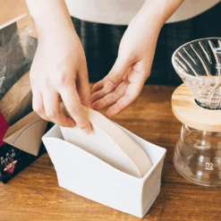 V60 Filter Paper Stand 6 V60 Filter Paper Stand -Hario Europe 20200213 TAR 8954web