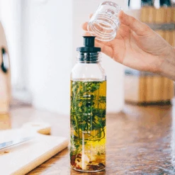 Dressing Bottle Slim 240ml 8 Dressing Bottle Slim 240ml -Hario Europe 20200402 TAR 3910