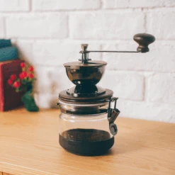 Canister Coffee Grinder -Hario Europe 20201217 TAR 7671 web