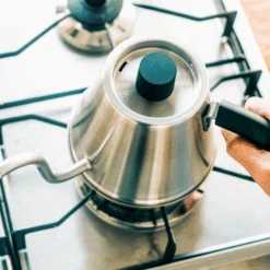 Pour-Control Kettle KASUYA Model 8 Pour-Control Kettle KASUYA Model -Hario Europe 20210303 TAR 1076web