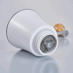 V60 Coffee Grinder Olive Wood N -Hario Europe MCW howto web 13cae537 ed62 467f a81a 07b5fde9a0d3