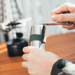 V60 Metal Coffee Grinder 9 V60 Metal Coffee Grinder -Hario Europe TAR 0498 web