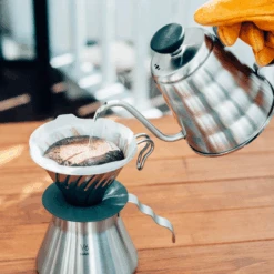 V60 Metal Drip Kettle Buono 8 V60 Metal Drip Kettle Buono -Hario Europe TAR 0527 web 67920e78 fbb6 4f46 8f7b c5b6cf89296a