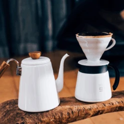 V60 Heat-Retaining Stainless Server, 600/800mL -Hario Europe TAR 6587 web