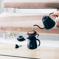 V60 Drip Kettle Buono, Matte Black 8 V60 Drip Kettle Buono, Matte Black -Hario Europe TAR 6711web