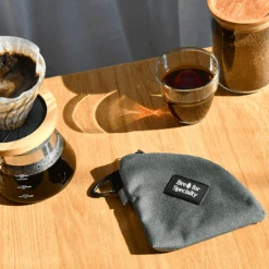 Portable V60 Filter Paper Wallet 16 Portable V60 Filter Paper Wallet -Hario Europe VCFC 02 G K Web02