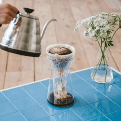 V60 Iced Coffee Maker, Glass -Hario Europe VIG 02T web04